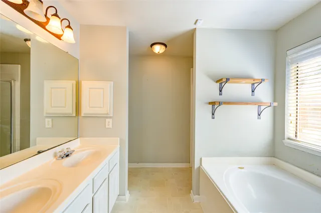 $1,950 | 9822 Memorial Crossing Drive, Tomball, TX 77375