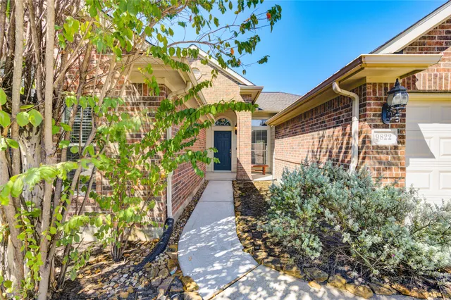 $1,950 | 9822 Memorial Crossing Drive, Tomball, TX 77375