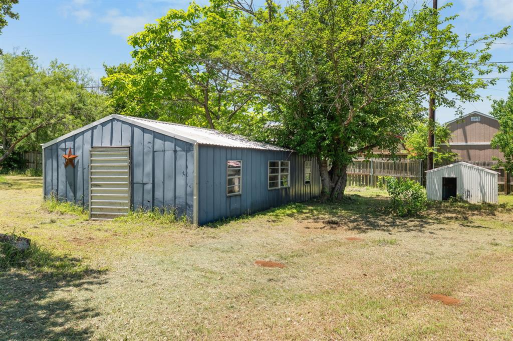 373 Ingred Street Waco, TX 76705 - Photo 31 of 39 a backyard of a house