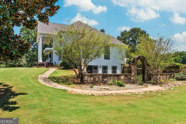 a view of a house with a big yard