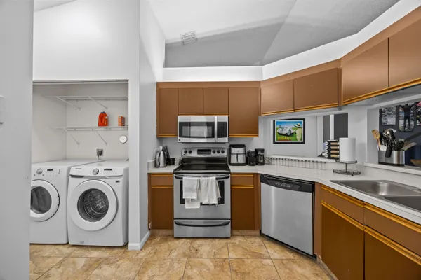 $2,500 | 15 VÃa De Casas Sur, Unit 204, Boynton Beach, FL 33426