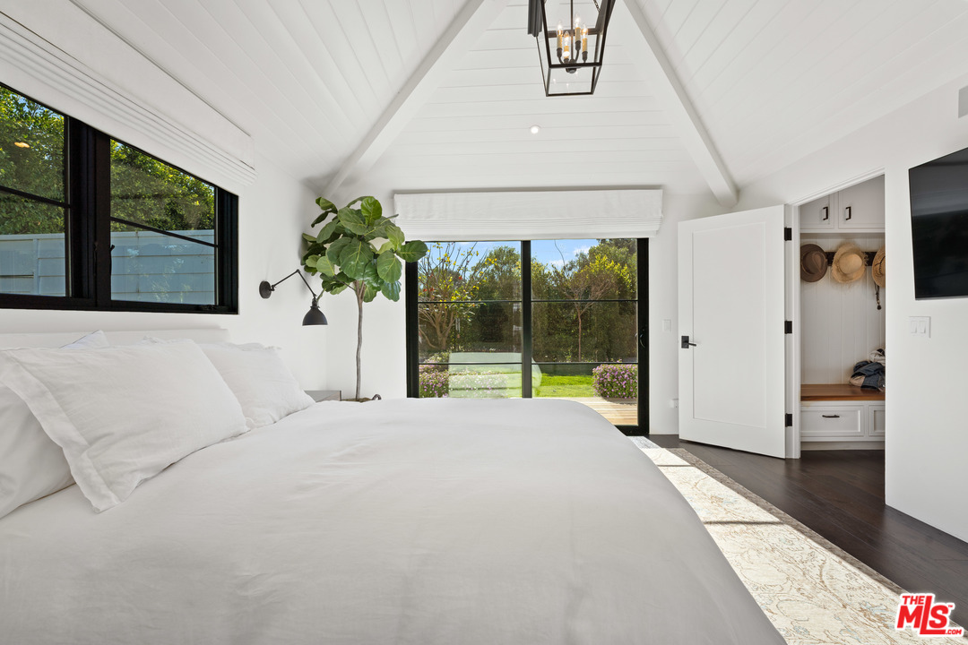 Undisclosed Address Malibu, CA 90265 - Photo 30 of 36