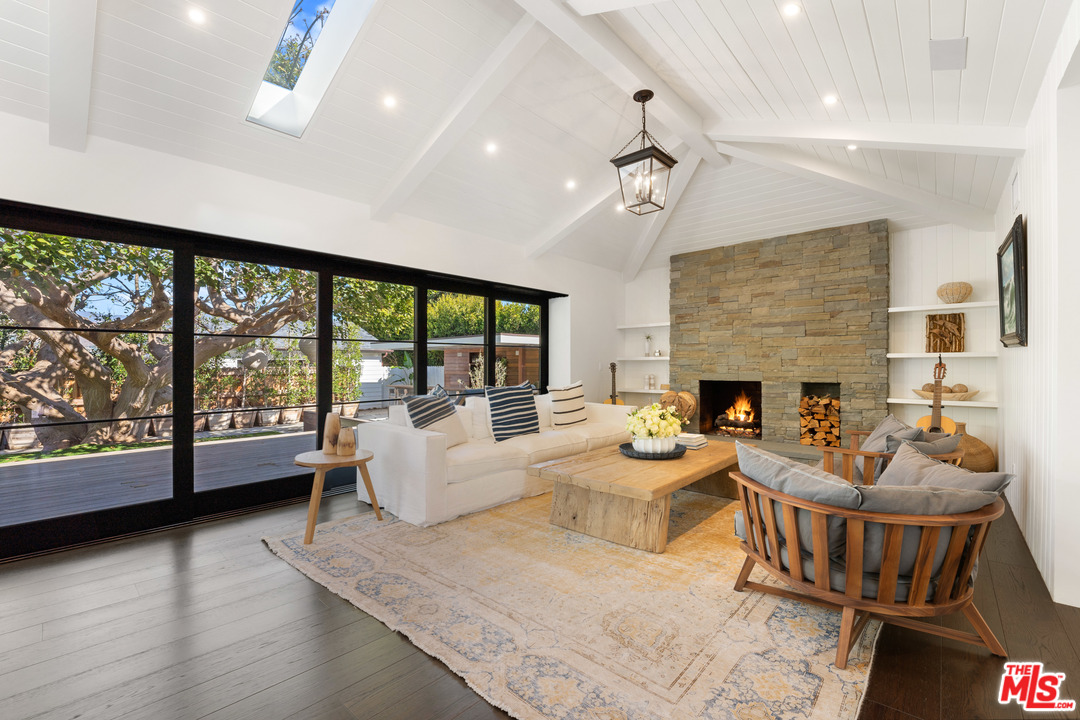 Undisclosed Address Malibu, CA 90265 - Photo 4 of 36