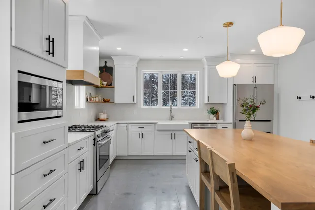 $995,000 | 21 Renee Road, Freeport, ME 04032