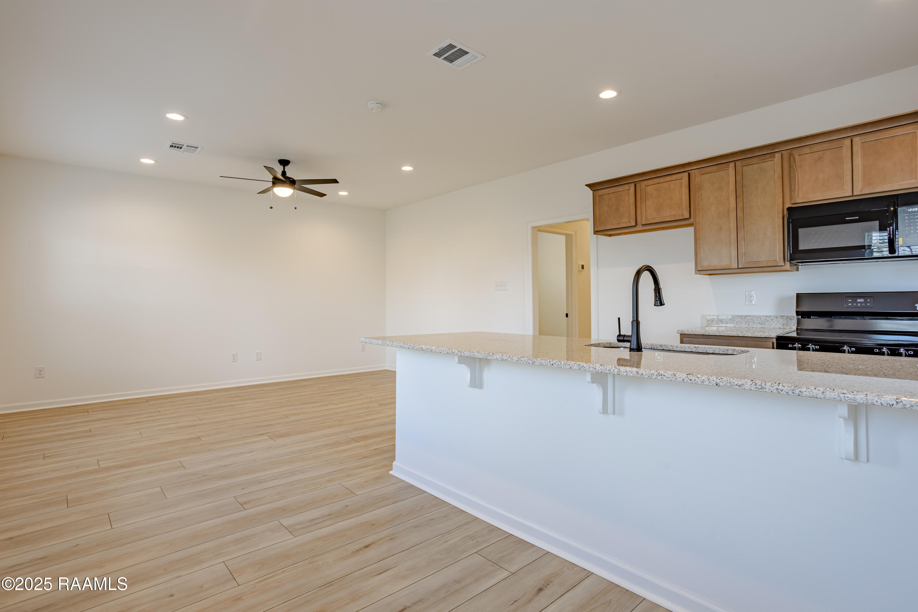 213 Hester Way Carencro, LA 70520 - Photo 4 of 14 KITCHEN