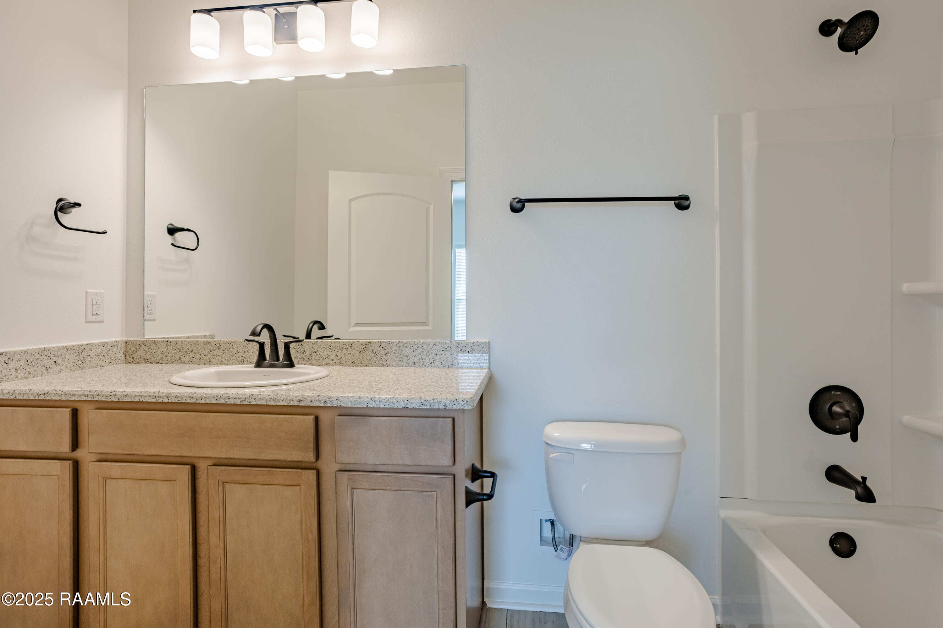 213 Hester Way Carencro, LA 70520 - Photo 8 of 14 PRIMARY BATH