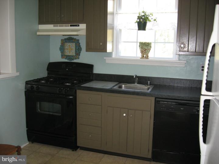 103 West Street Road Kennett Square, PA 19348 - Photo 6 of 9 Kitchen