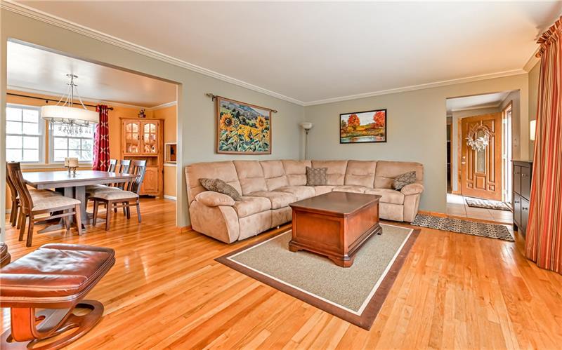 247 Shafer Road Coraopolis, PA 15108 - Photo 3 of 25 Gallery Image 3