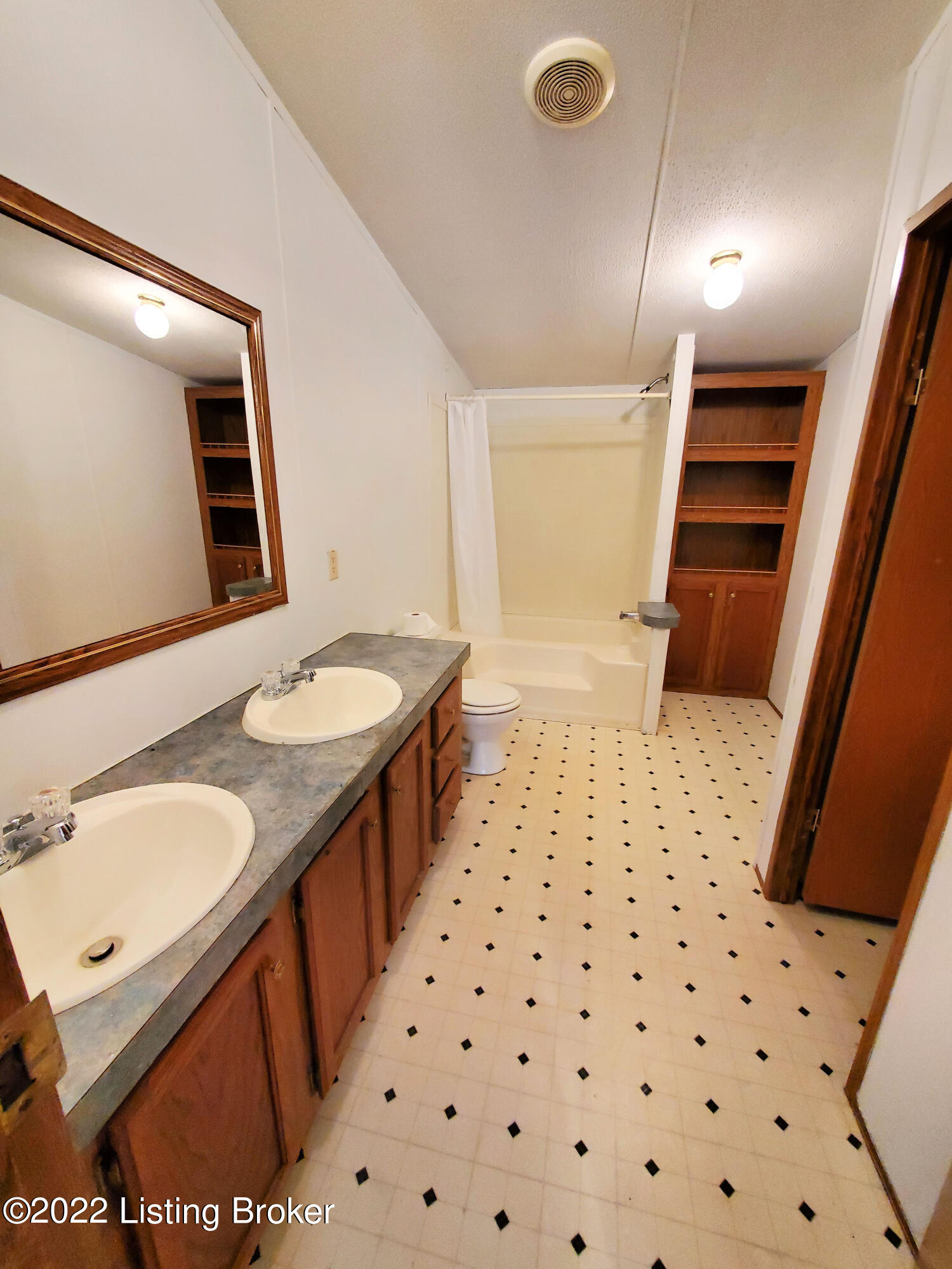 315 Robert Lee Road Raywick, KY 40060 - Photo 6 of 12 Primary Bathroom
