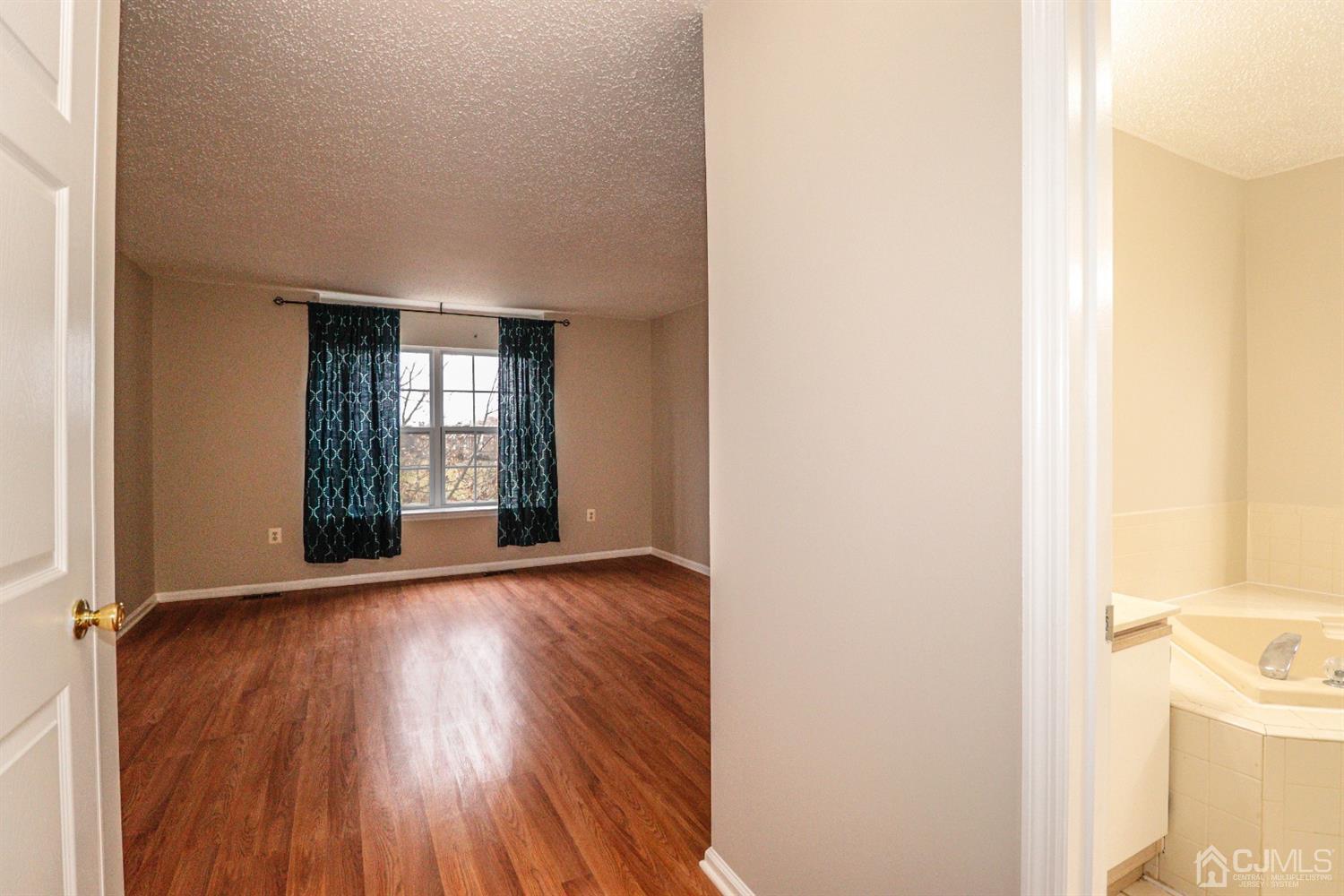 21 Prestwick Way Edison, NJ 08820 - Photo 17 of 31 Gallery Image 17