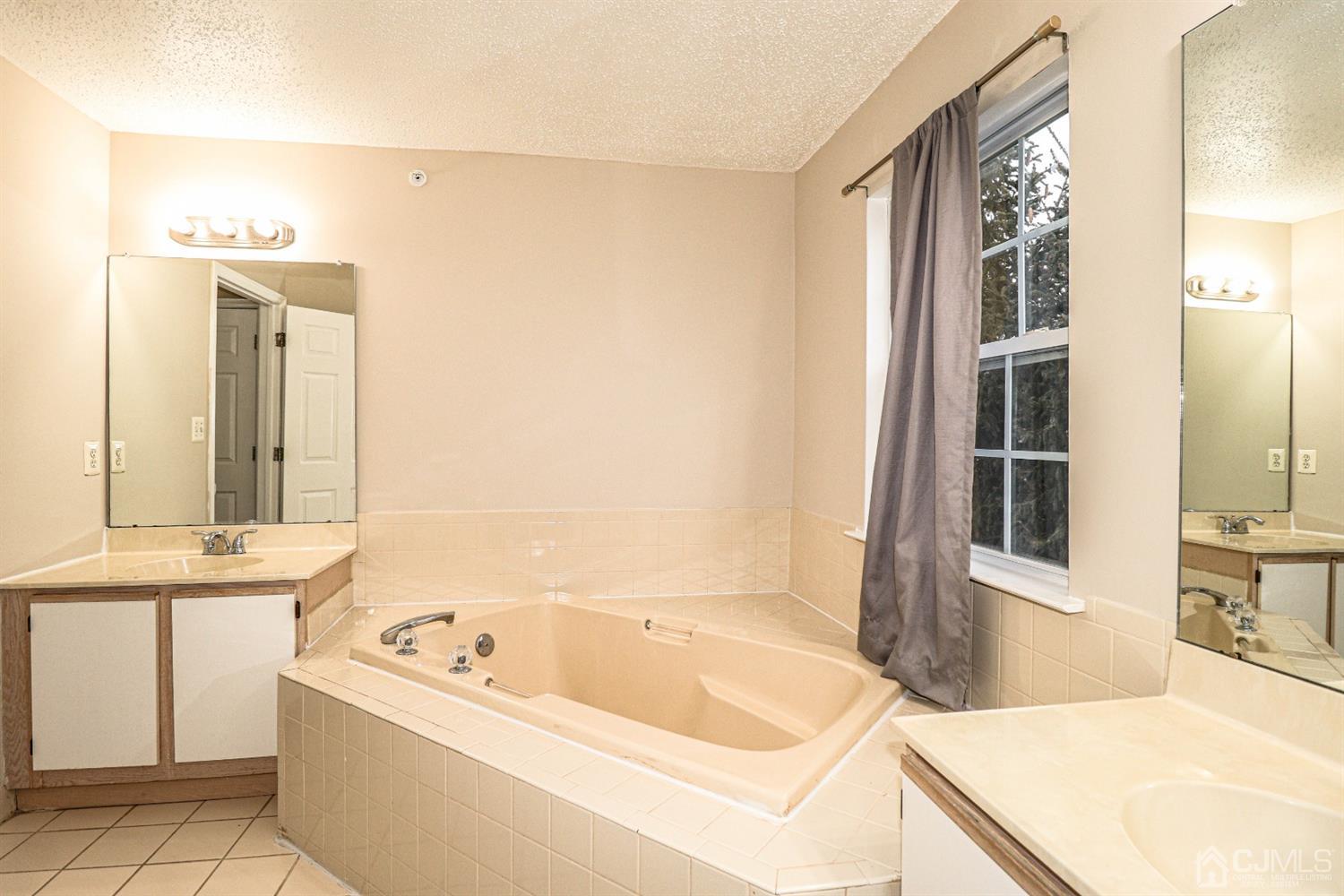 21 Prestwick Way Edison, NJ 08820 - Photo 23 of 31 Gallery Image 23