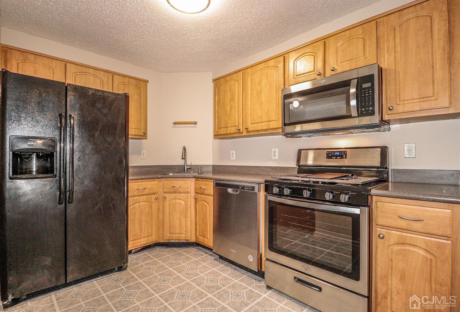 21 Prestwick Way Edison, NJ 08820 - Photo 3 of 31 Gallery Image 3