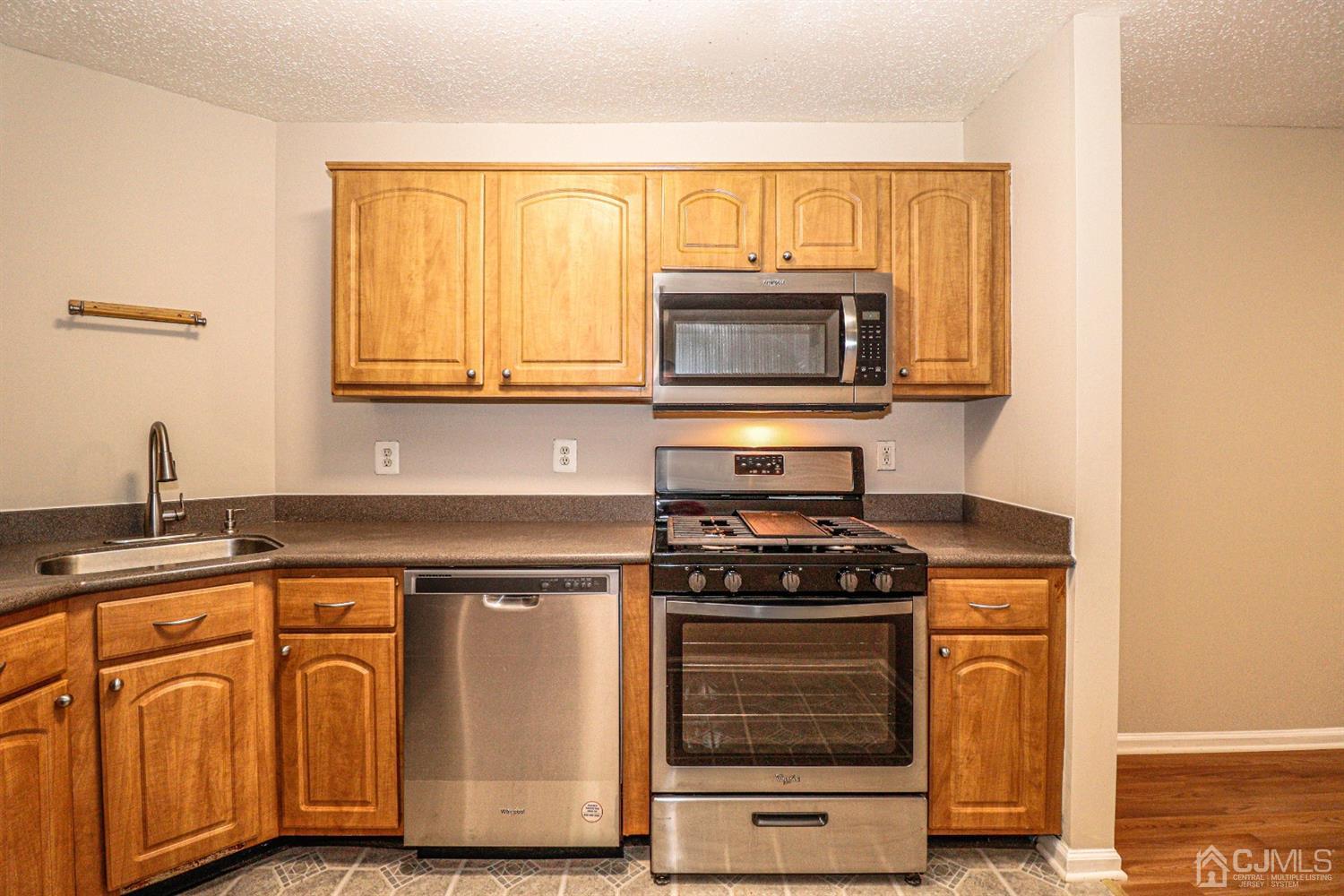 21 Prestwick Way Edison, NJ 08820 - Photo 6 of 31 Gallery Image 6