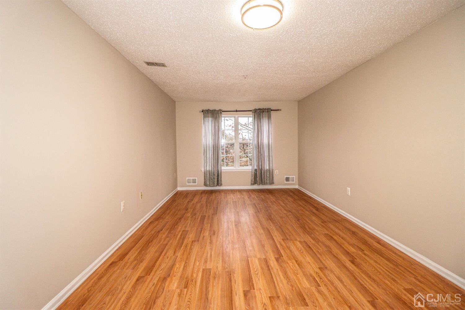 21 Prestwick Way Edison, NJ 08820 - Photo 8 of 31 Gallery Image 8