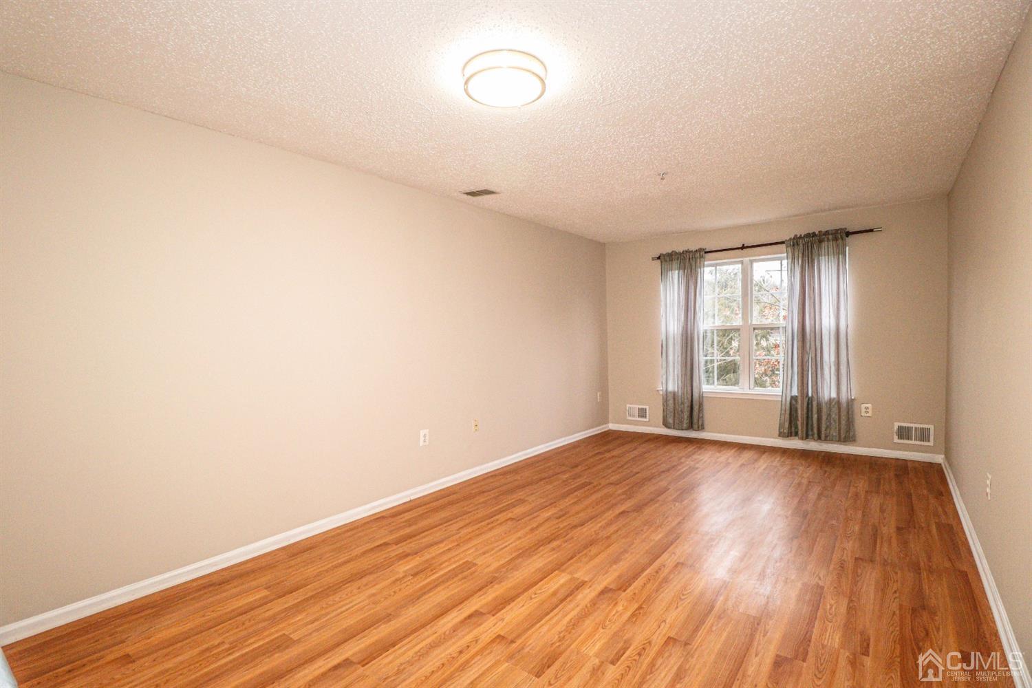 21 Prestwick Way Edison, NJ 08820 - Photo 10 of 31 Gallery Image 10