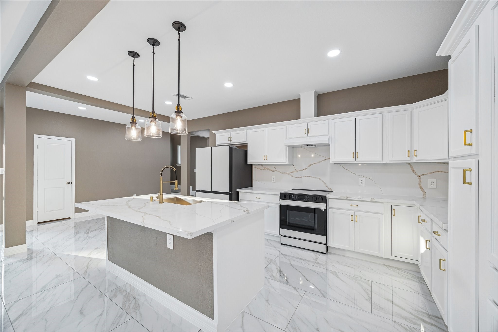 3026 Comanche Willis, TX 77378 - Photo 3 of 34 Kitchen