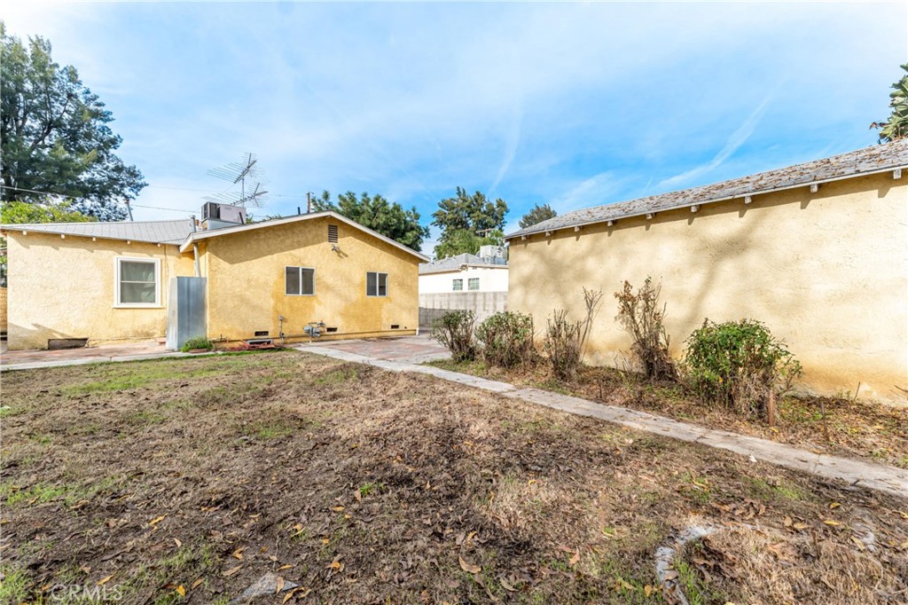 7508 Etiwanda Avenue Reseda, CA 91335 - Photo 27 of 32 a view of a house with a yard