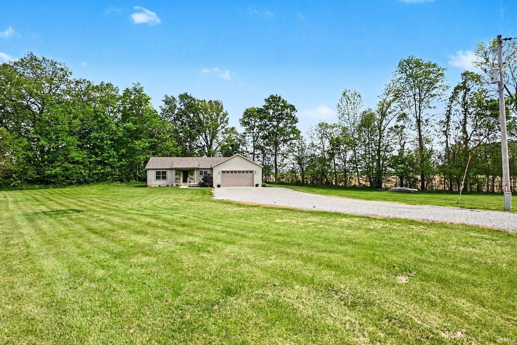 595 South Paradise Drive Rochester, IN 46975 - Photo 3 of 30