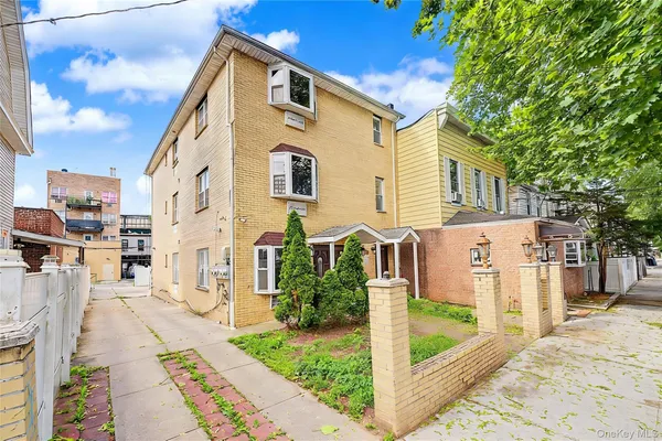 $1,700,000 | 102-42 86th Road | Richmond Hill