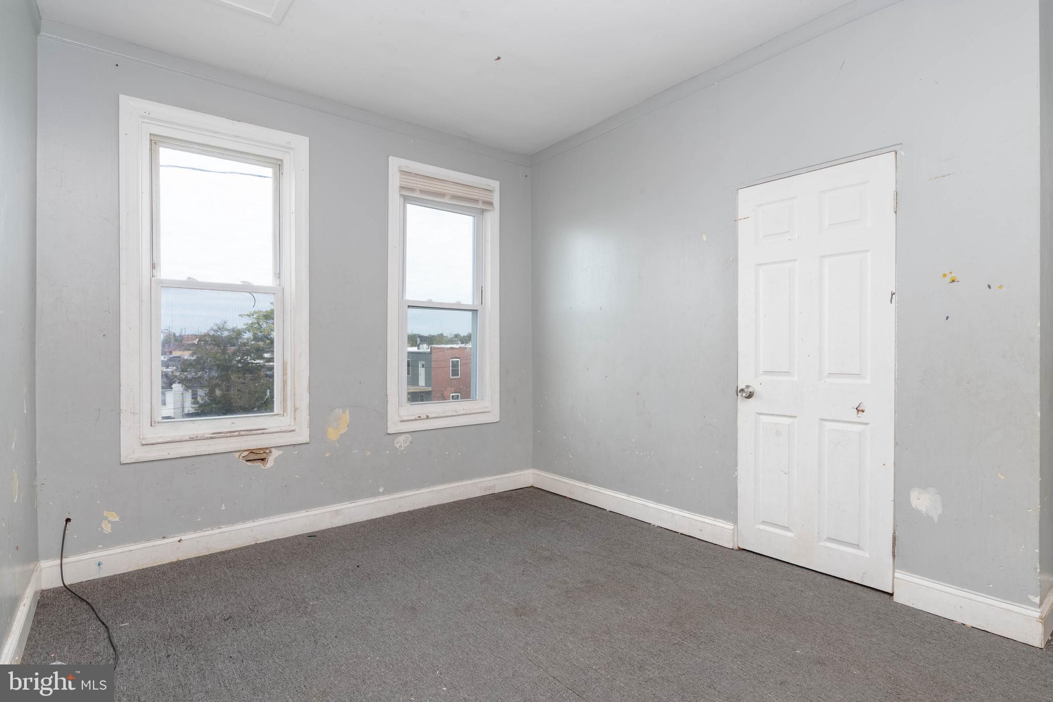 2216 West Fayette Street Baltimore, MD 21223 - Photo 22 of 36 an empty room with windows