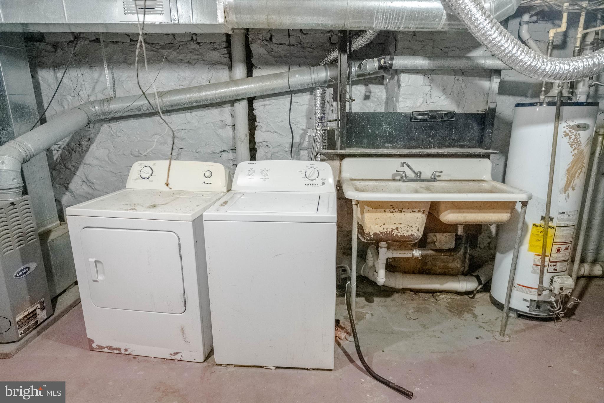 2216 West Fayette Street Baltimore, MD 21223 - Photo 26 of 36 a utility room with dryer and washer