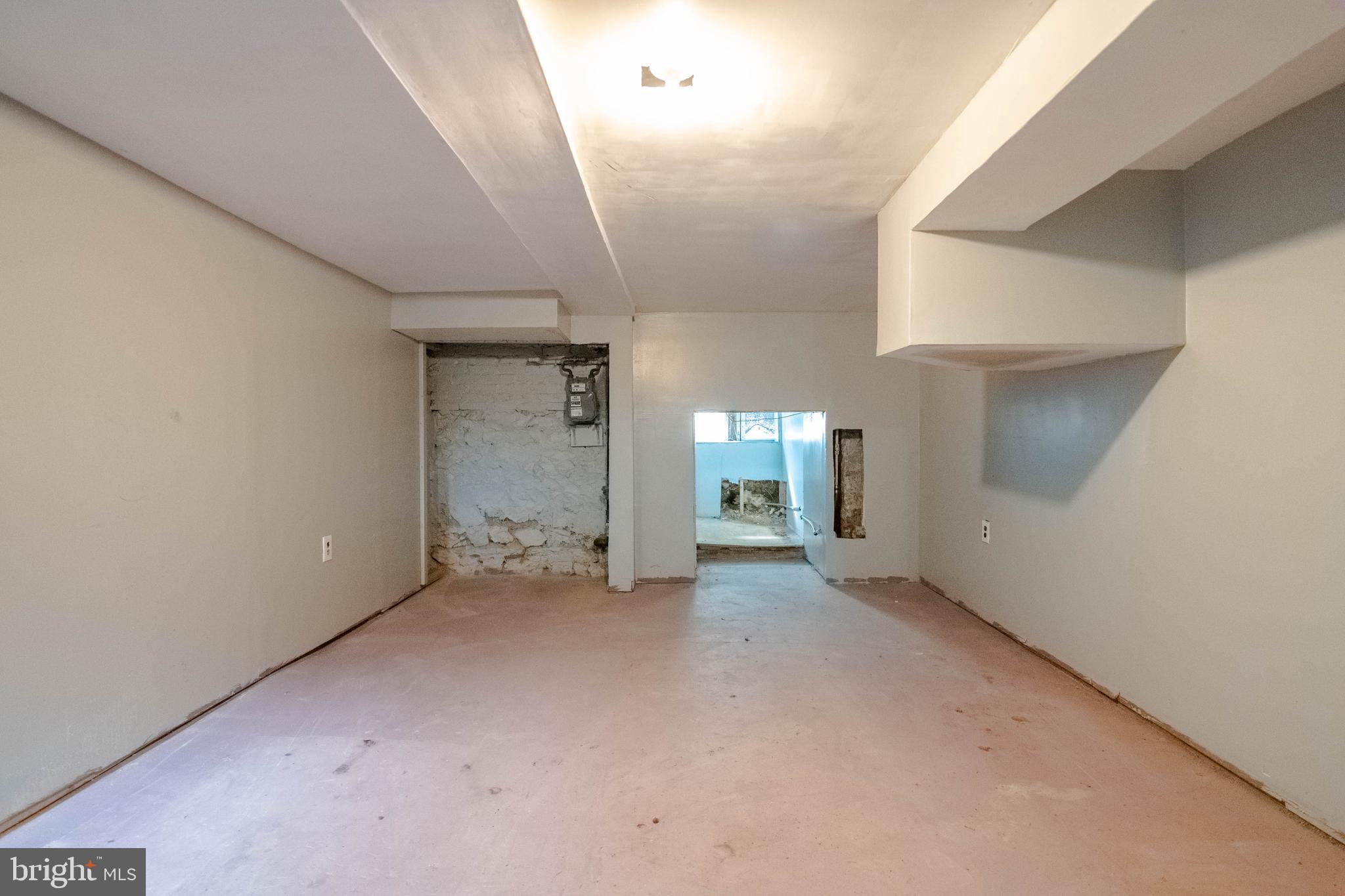 2216 West Fayette Street Baltimore, MD 21223 - Photo 28 of 36 an empty room with windows and cabinet
