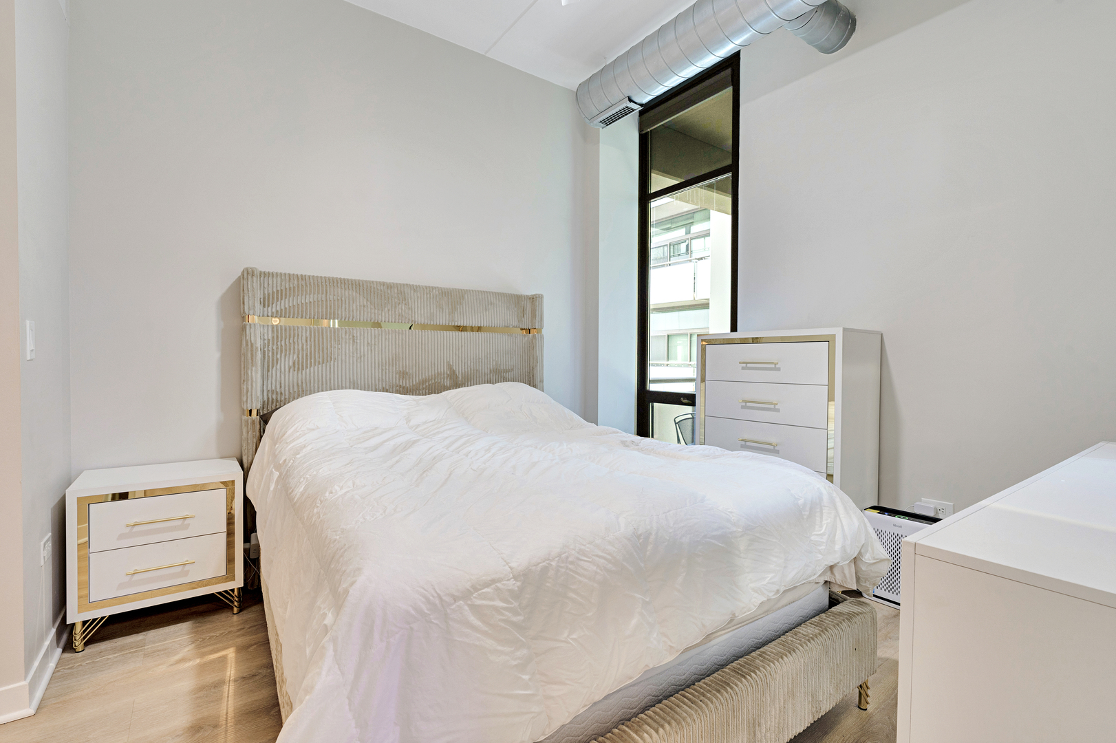 650 West Wayman Street, Unit 508 Chicago, IL 60661 - Photo 7 of 23 a bedroom with a bed and a window