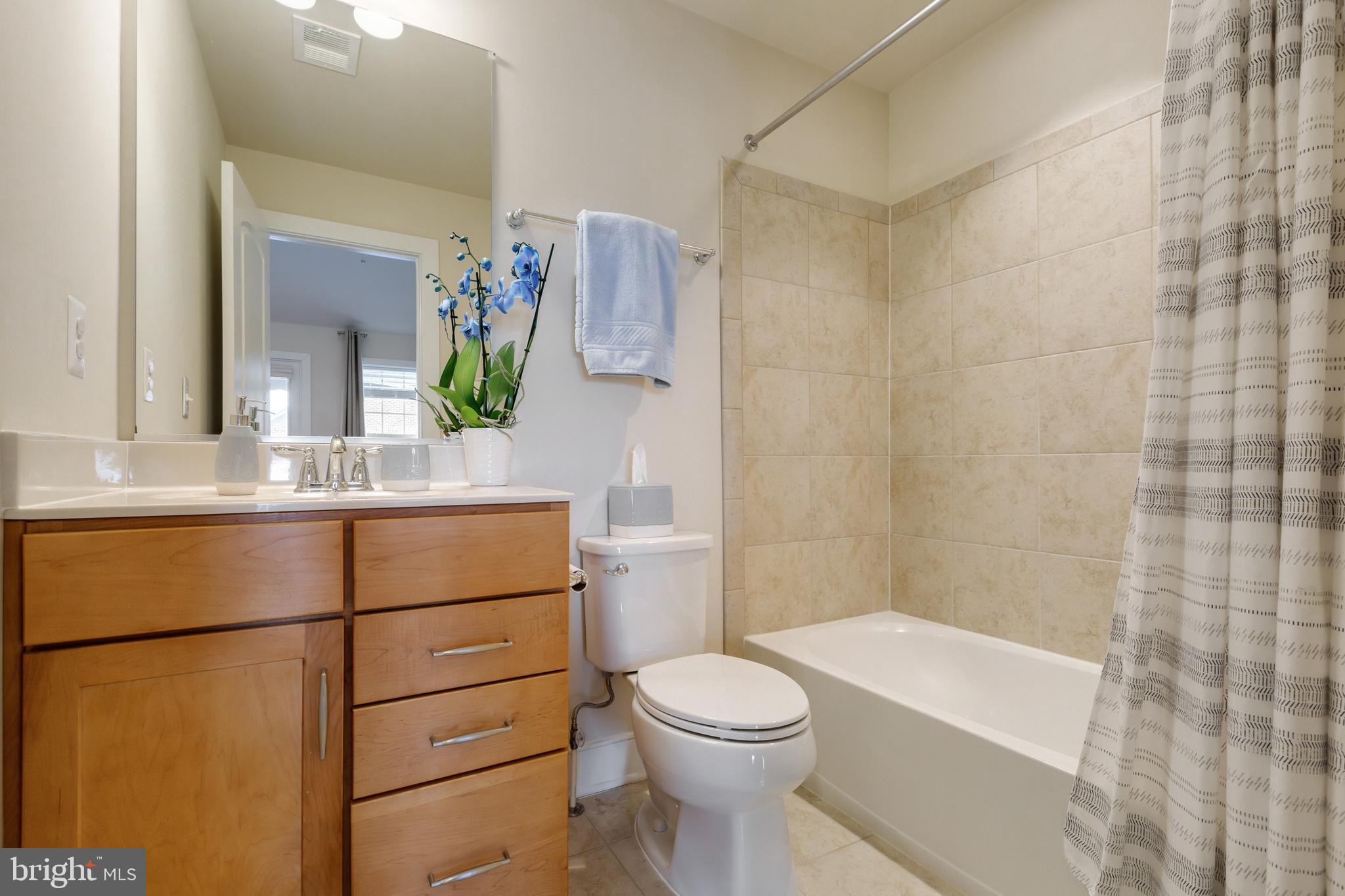 321 Hendrix Avenue Gaithersburg, MD 20878 - Photo 49 of 56 4th floor full bath