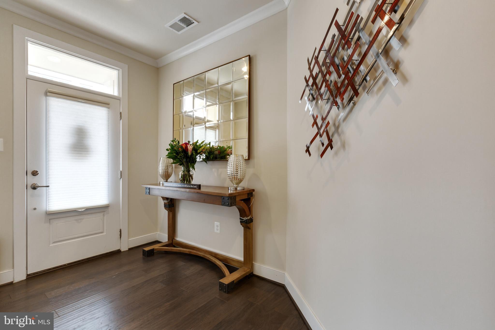 321 Hendrix Avenue Gaithersburg, MD 20878 - Photo 7 of 56 Foyer