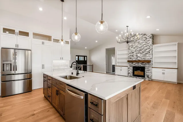 $799,900 | 264 Southern Drive, Holmen, WI 54636