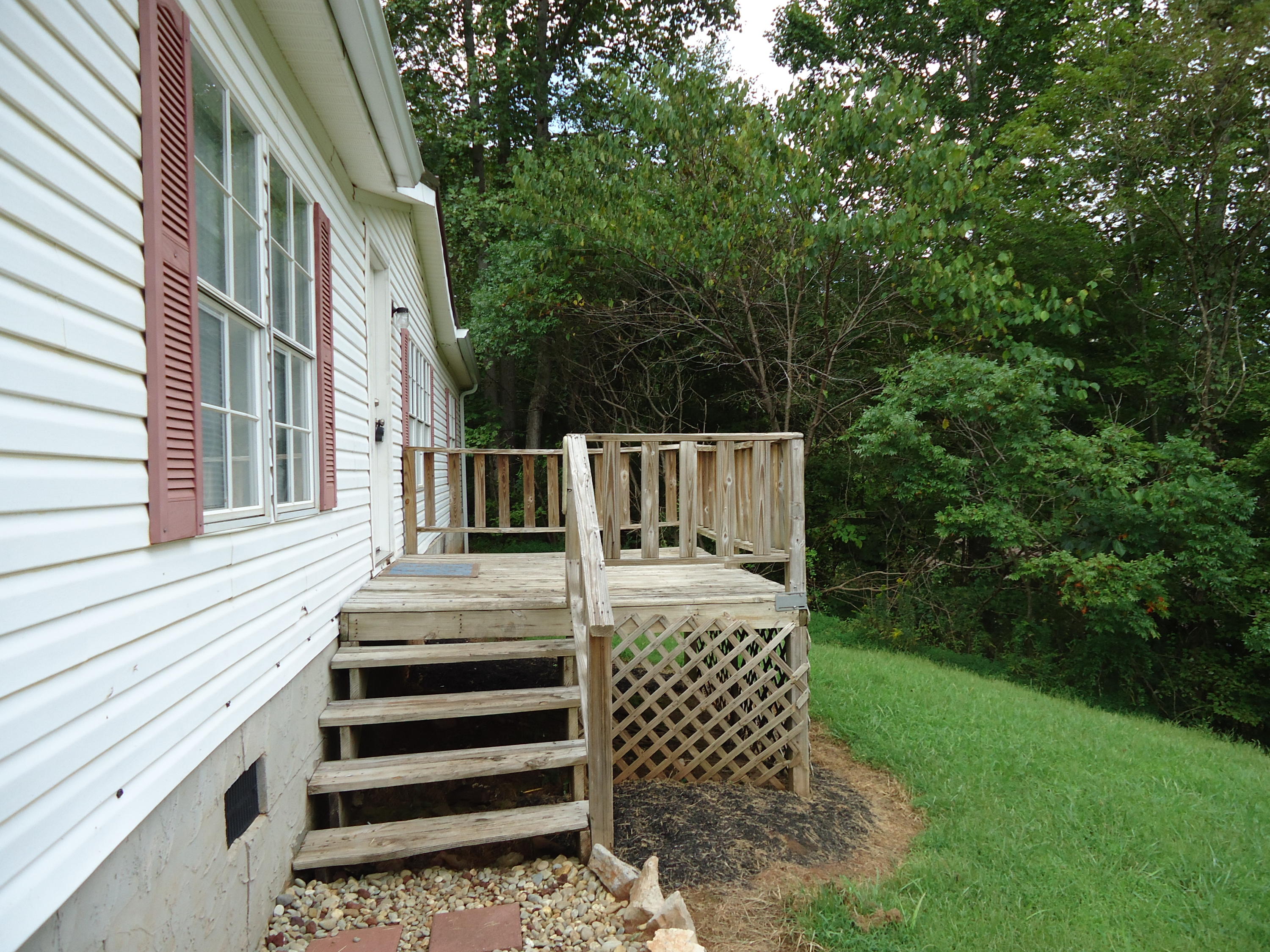 255 Scenic View Road Madisonville, TN 37354 - Photo 2 of 33 DSC06358