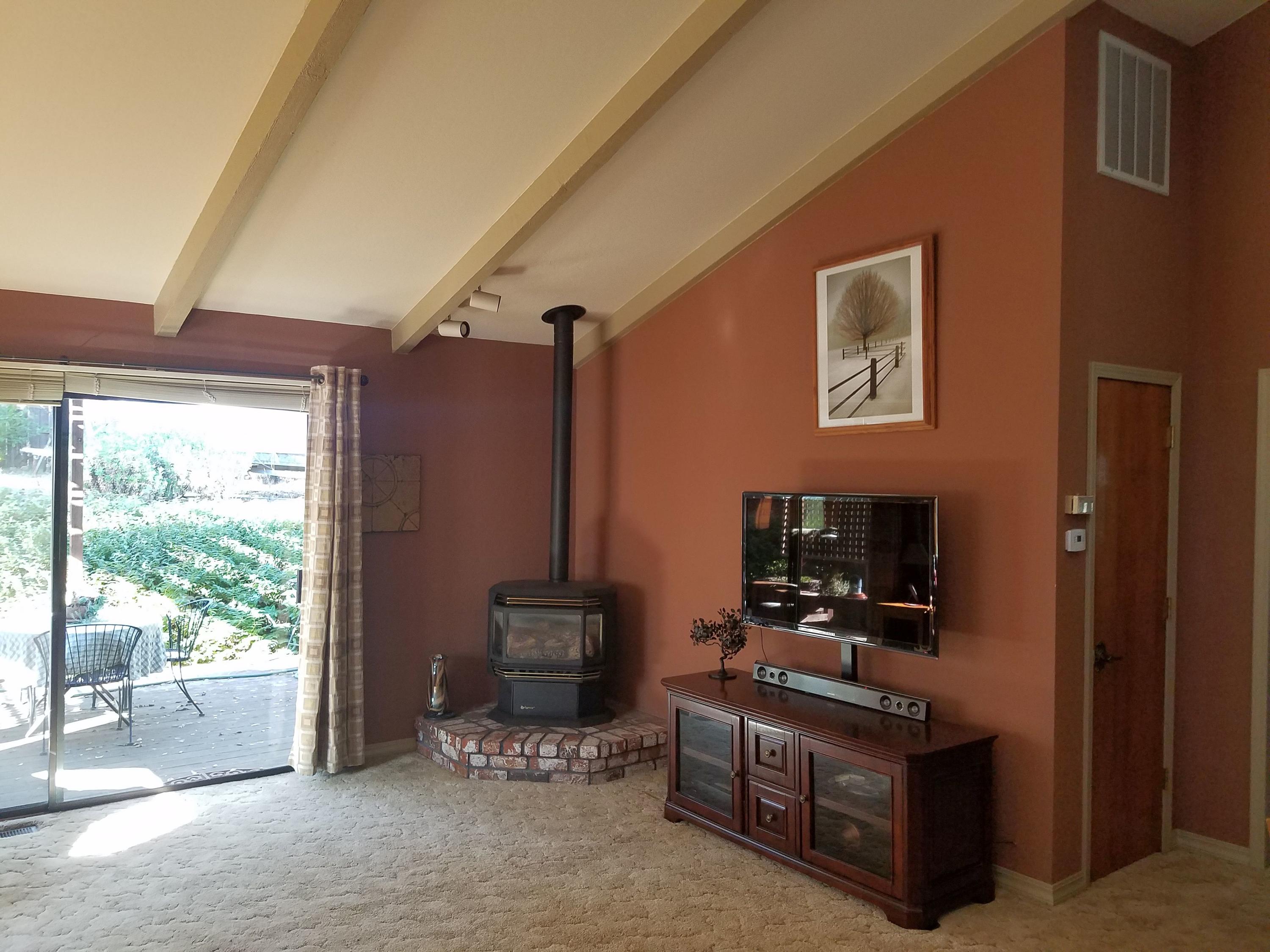 8131 Gold Run Road Redding, CA 96001 - Photo 2 of 37 family room