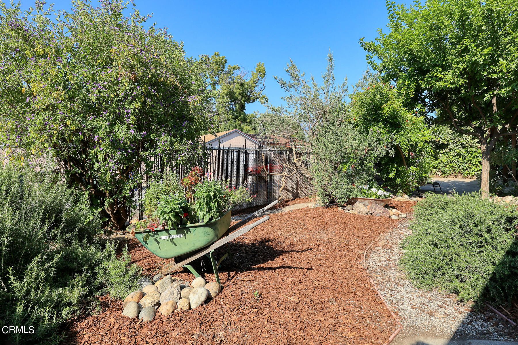 2864 Sterling Place Altadena, CA 91001 - Photo 22 of 28 a view of a garden with an empty space