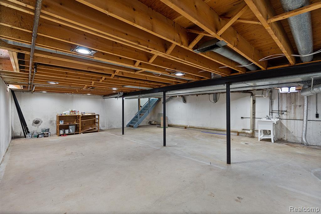 6365 Clarkston Road Clarkston, MI 48346 - Photo 22 of 28 Gallery Image 22