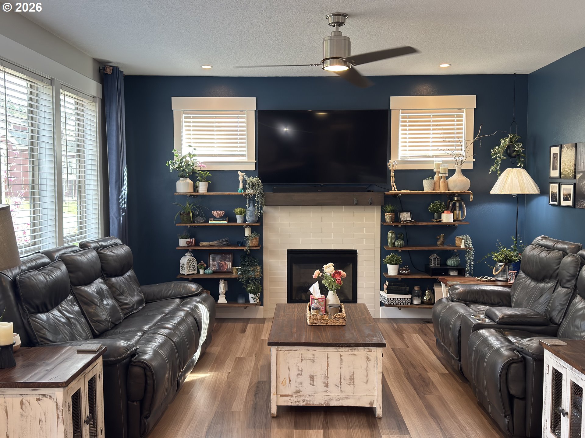 808 Northpoint Loop Brownsville, OR 97327 - Photo 3 of 25 Living Room