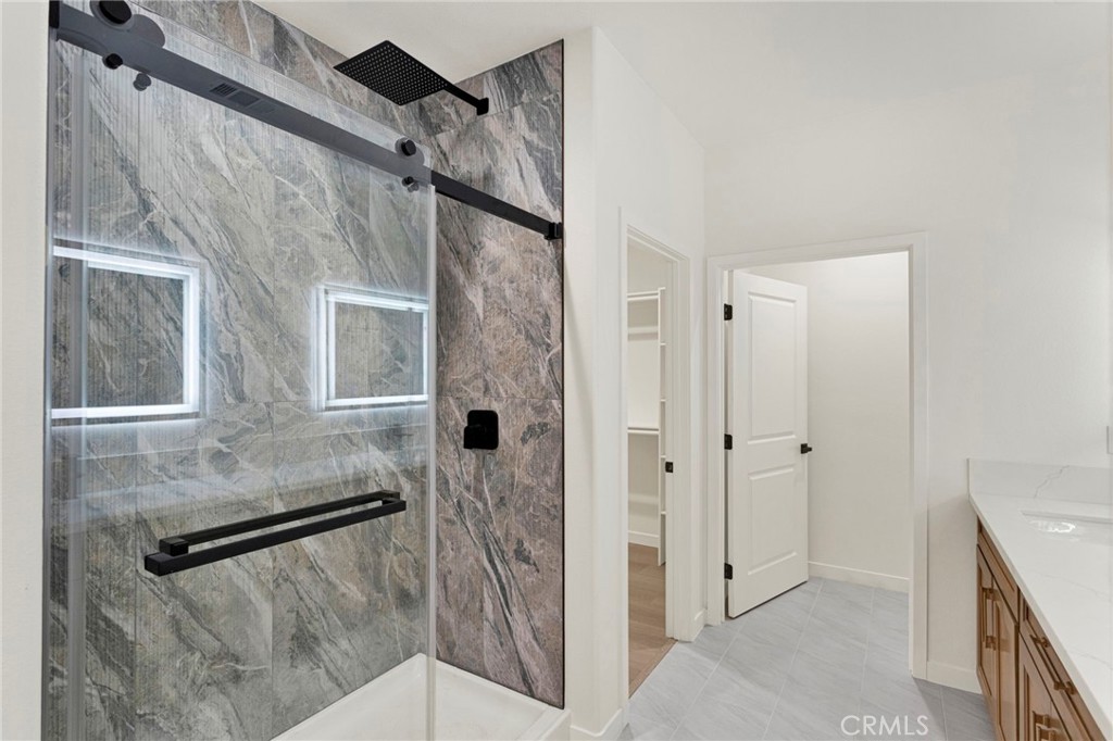 20112 Sahale Road Apple Valley, CA 92307 - Photo 24 of 67 Master Bathroom