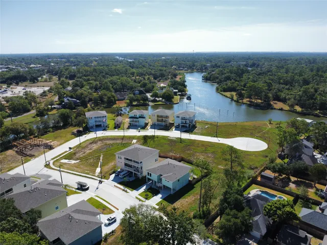 $379,116 | 1913 Cindy Court, Dickinson, TX 77539