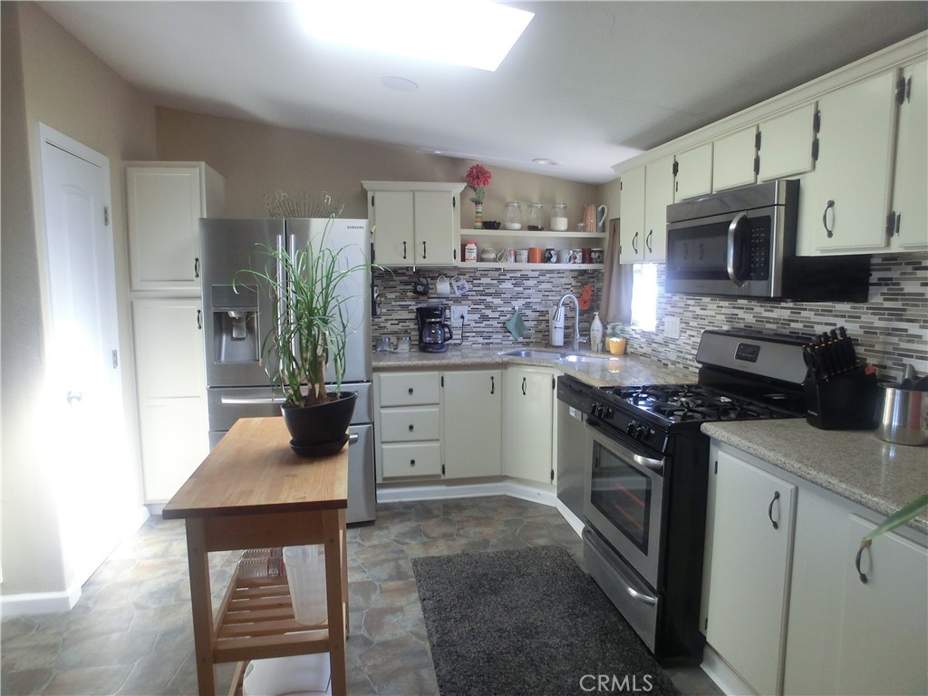 9282 Caughlin Road Phelan, CA 92371 - Photo 6 of 23