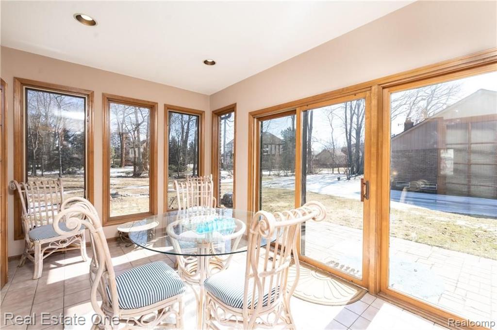 1312 Kingspath Drive Rochester Hills, MI 48306 - Photo 9 of 24