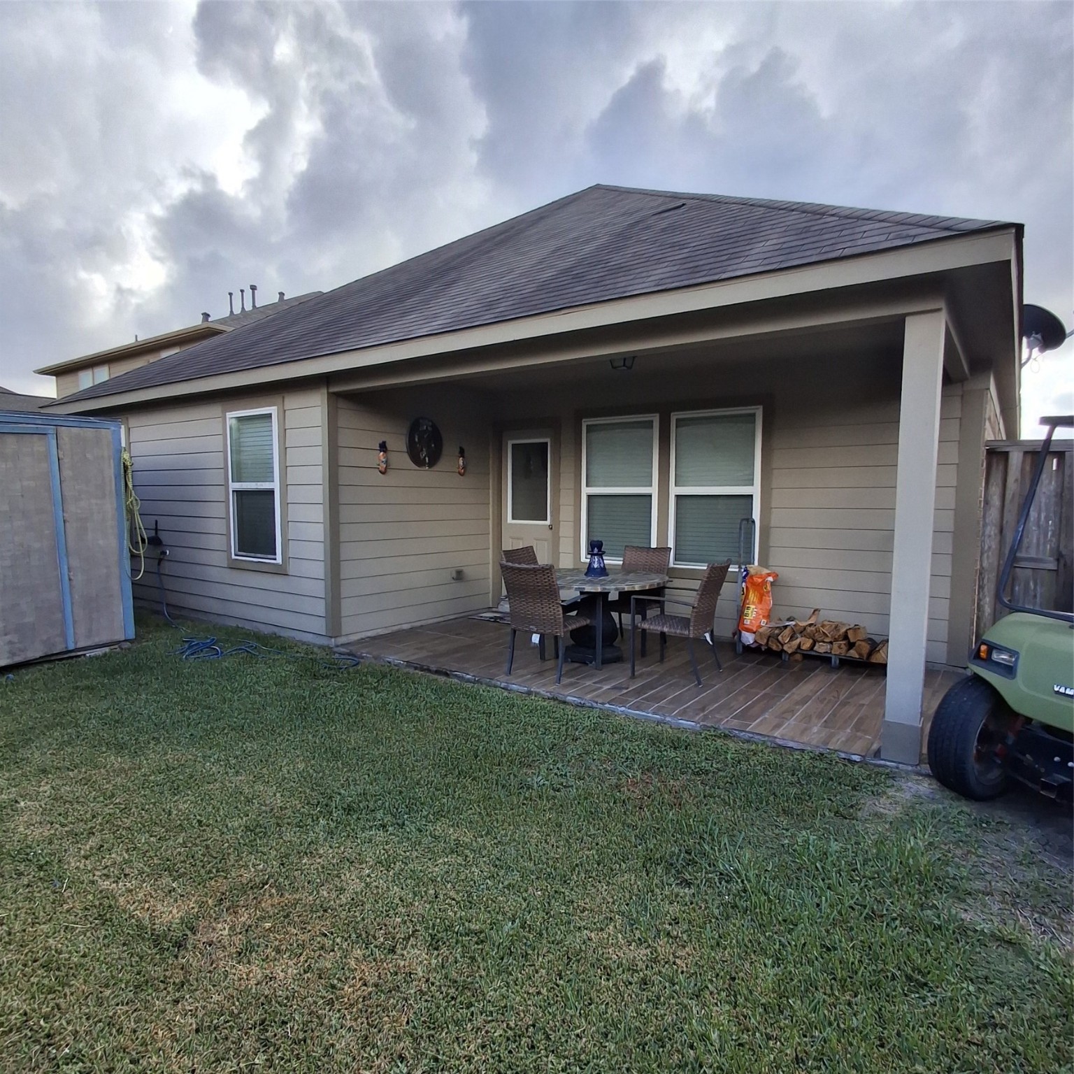 3034 Tandem Court Rosenberg, TX 77471 - Photo 5 of 27 a backyard of a house with table and chairs