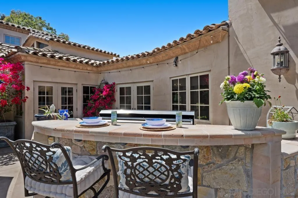 2643 Hidden Valley Road La Jolla, CA 92037 - Photo 14 of 61