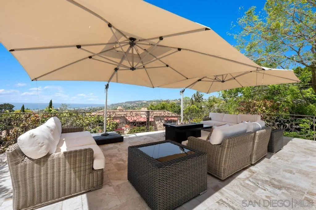 2643 Hidden Valley Road La Jolla, CA 92037 - Photo 16 of 61