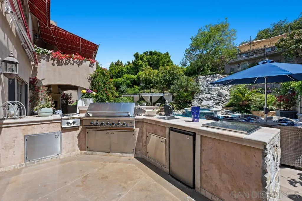 2643 Hidden Valley Road La Jolla, CA 92037 - Photo 10 of 61