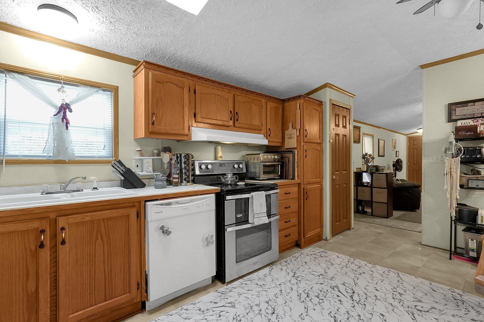 348 Petersburg Road Columbus, OH 43207 - Photo 5 of 26 1000054272