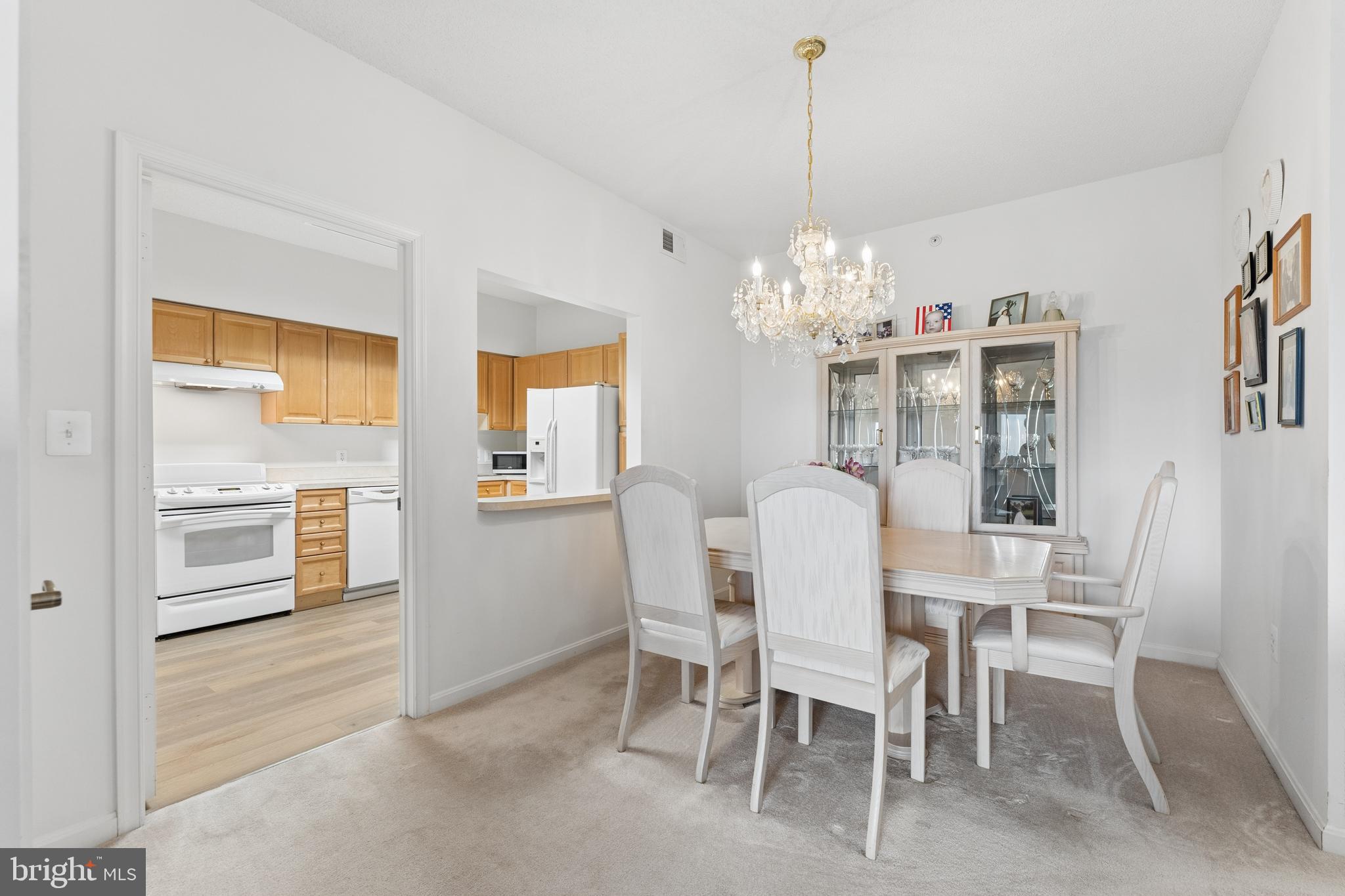 19355 Cypress Ridge Terrace, Unit 314 Leesburg, VA 20176 - Photo 11 of 49 Dining room