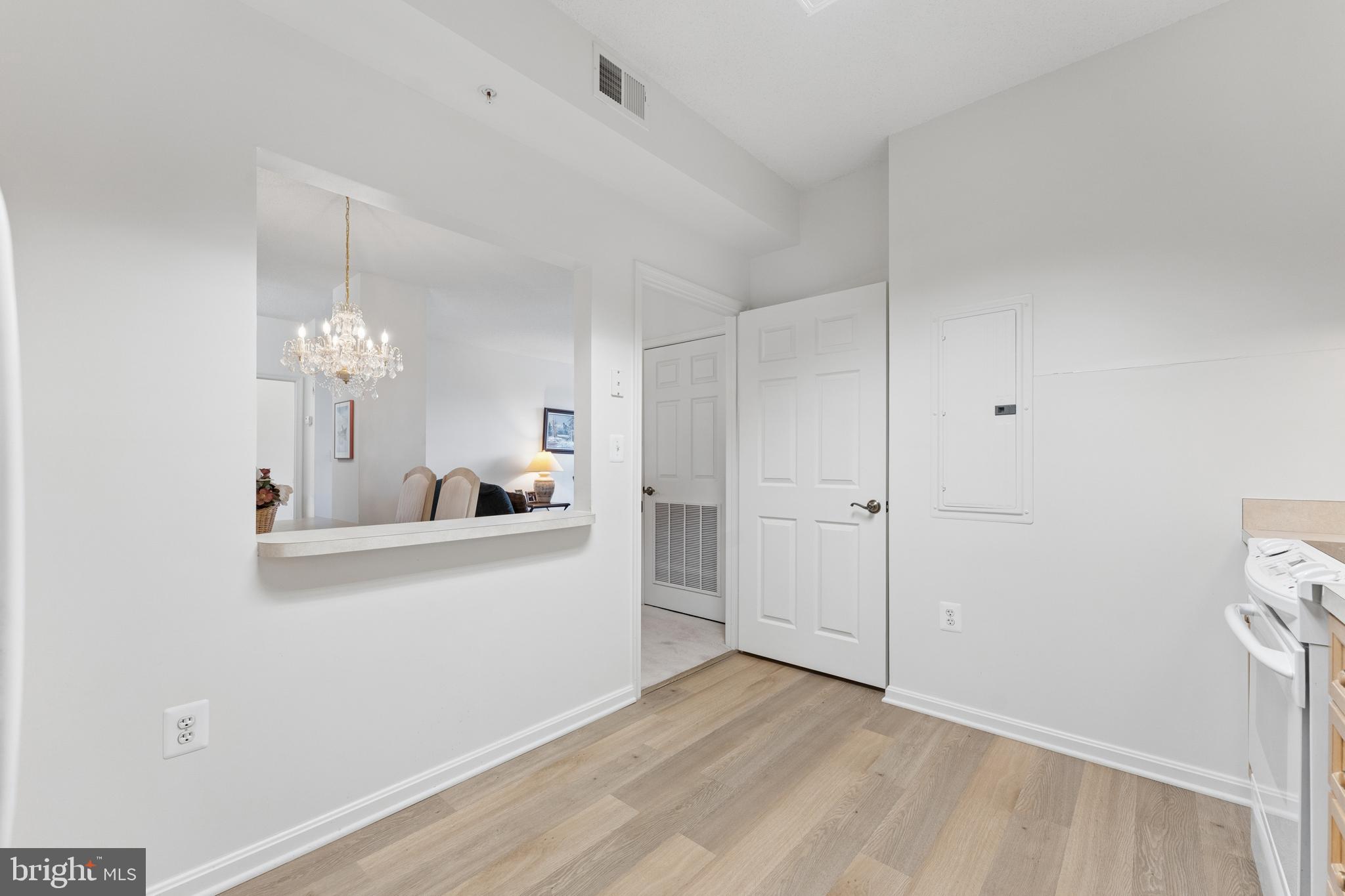 19355 Cypress Ridge Terrace, Unit 314 Leesburg, VA 20176 - Photo 10 of 49 Kitchen with newer LVP floors