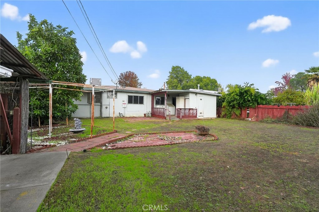 278 Walnut Street Shafter, CA 93263 - Photo 3 of 30