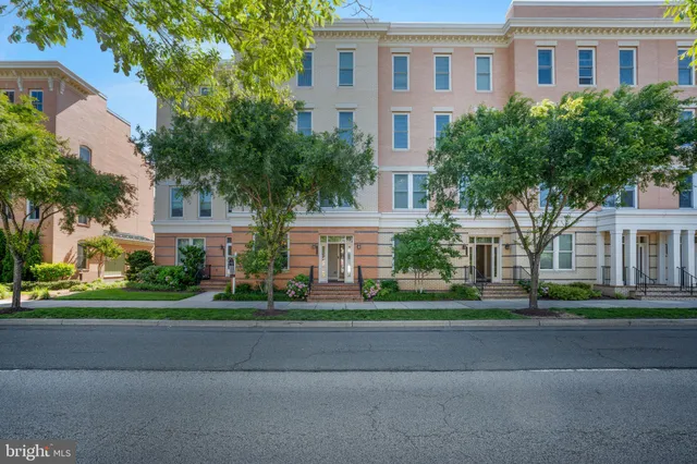 $824,000 | 2215 Richmond Highway, Unit 101, Alexandria, VA 22301