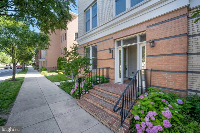 $824,000 | 2215 Richmond Highway, Unit 101, Alexandria, VA 22301