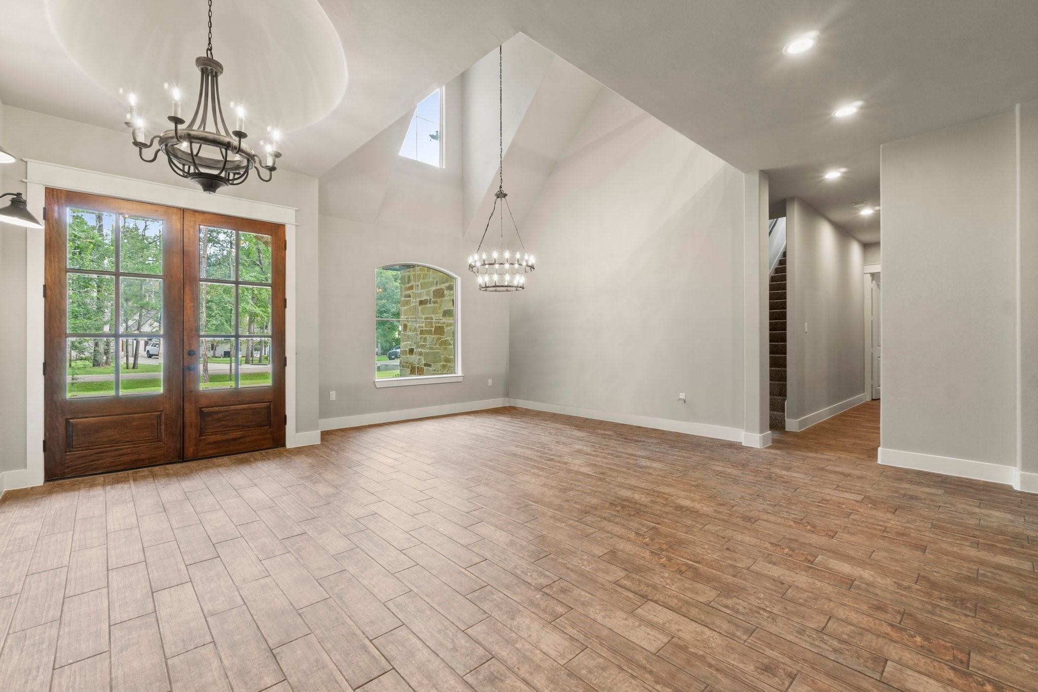2402 Chantilly Lane Conroe, TX 77384 - Photo 34 of 49 a view of livingroom with window